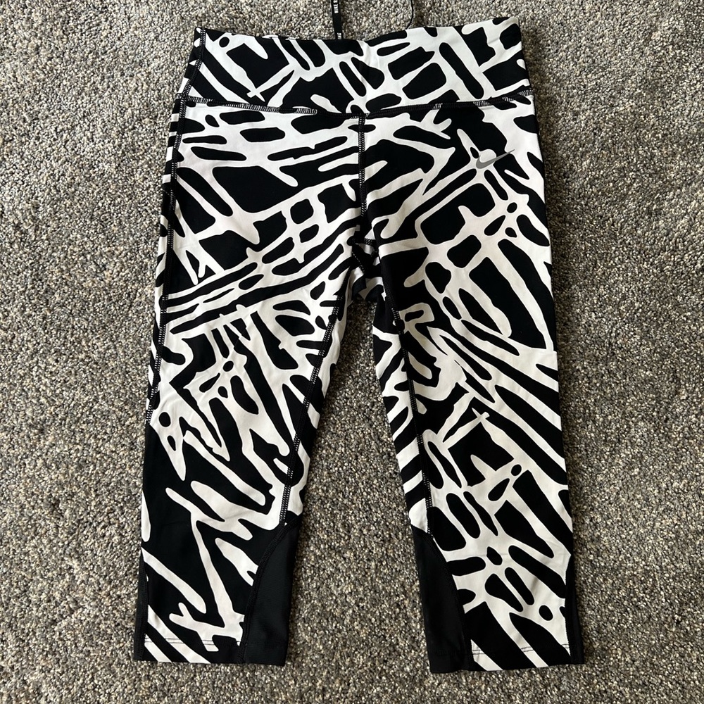NIKE brand new capri legging